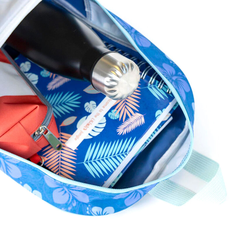 Vue rapprochée du tissu polyester résistant et des détails du personnage Stitch en 3D