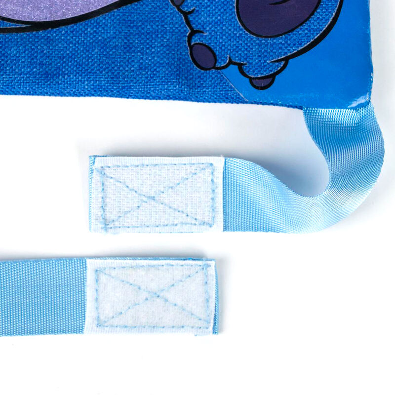 Sac Disney Stitch CERDÁ porté en bandoulière lors d'une séance de sport