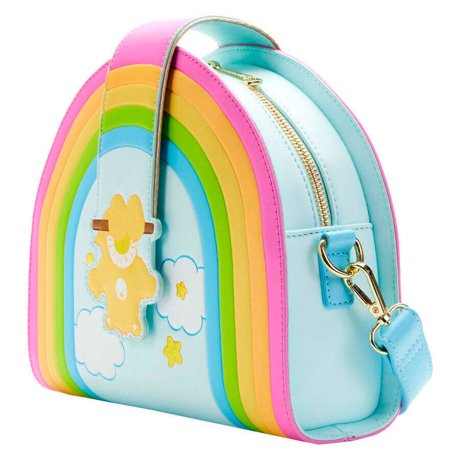 Profil latéral du sac Loungefly Care Bears montrant la bandoulière réglable et la texture du matériau