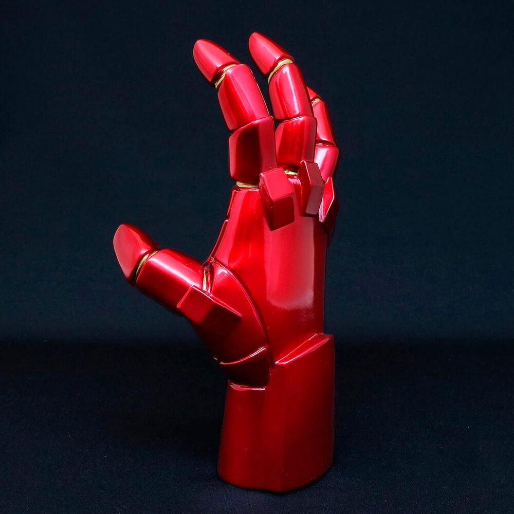 Vue latérale de la statue Iron Man Heroic Hands montrant les détails des articulations