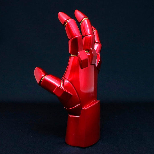 Vue latérale de la statue Iron Man Heroic Hands montrant les détails des articulations