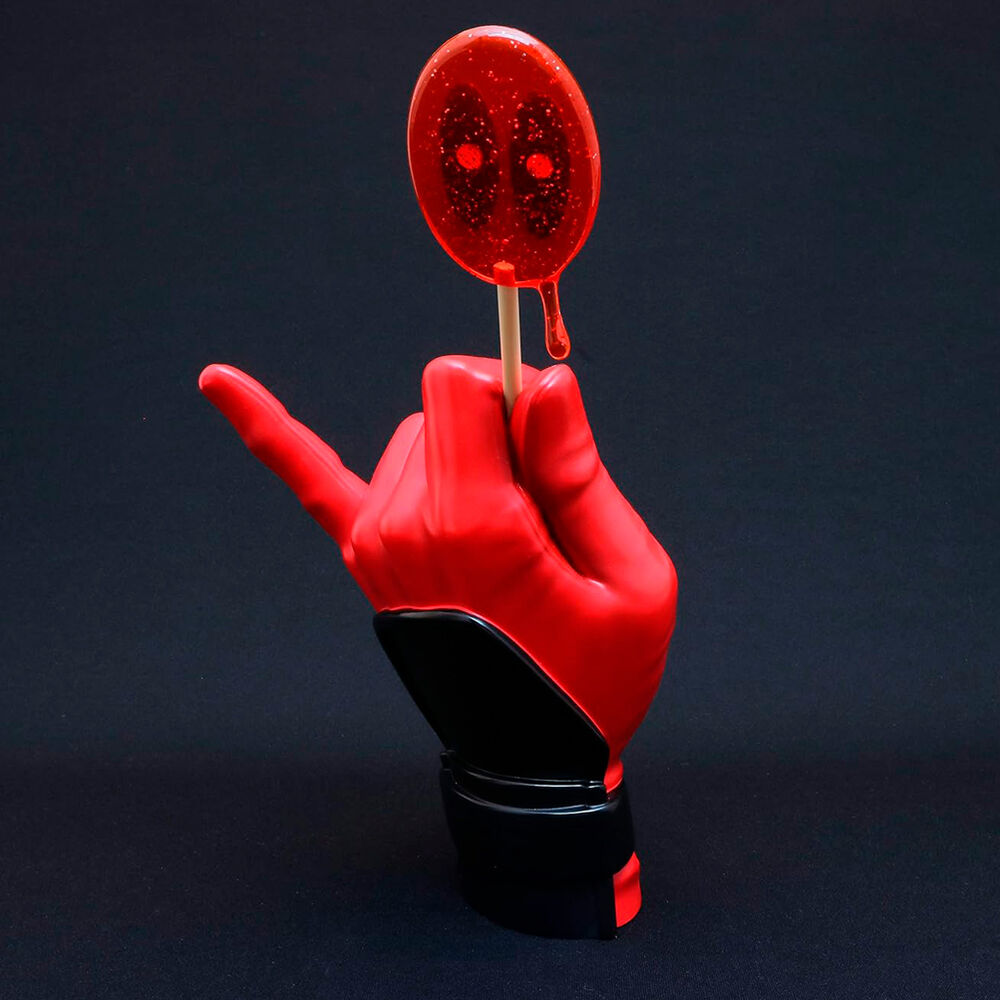 Profil latéral de la statue Deadpool Marvel mettant en valeur sa pose dynamique