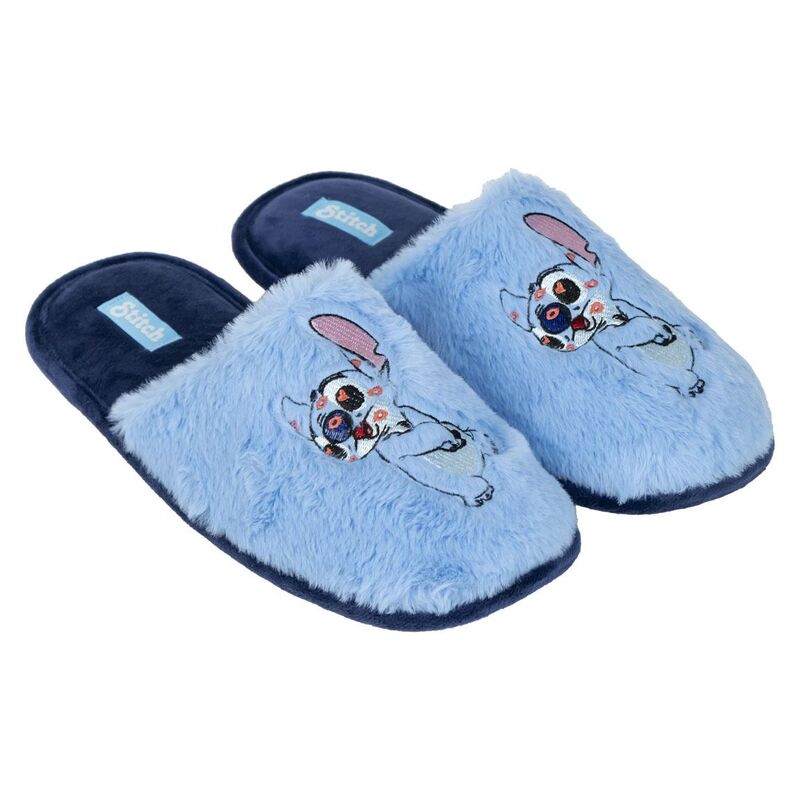 Chaussons adultes Disney Stitch CERDÁ vue de face en tailles 36 à 37, couleur bleue douce en polyester