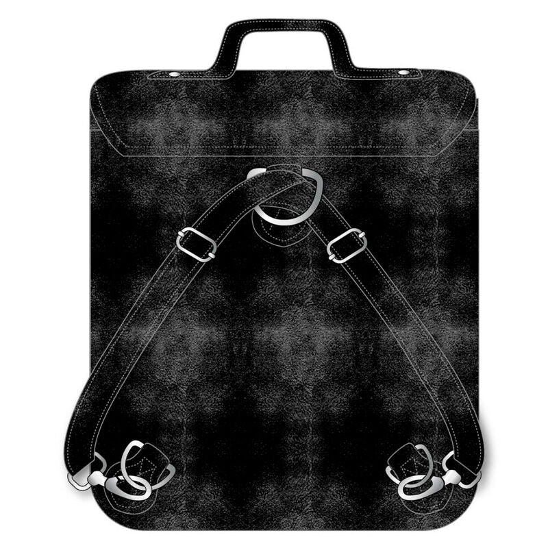Détail du sac à dos Wednesday CERDÁ montrant la texture simili cuir et les bretelles ajustables