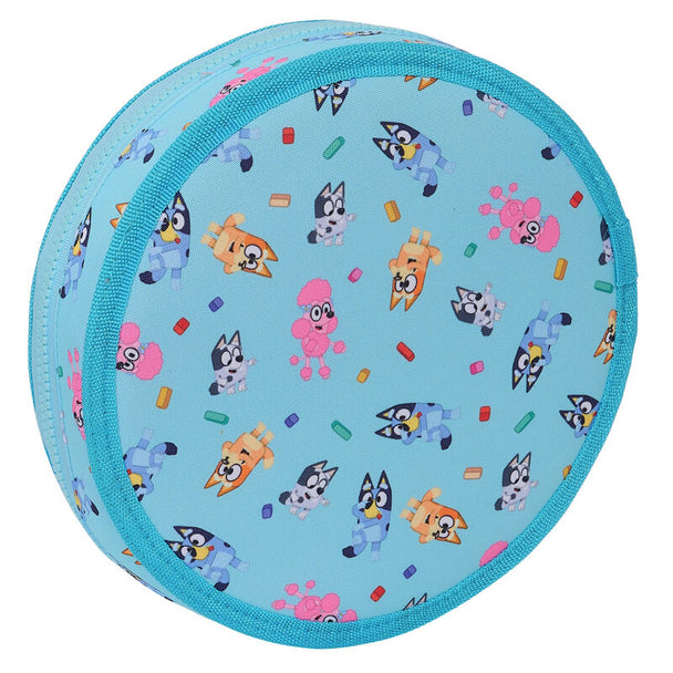 Contenu de la trousse Bluey : crayons de couleur, feutres, gomme et taille-crayons bien rangés
