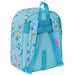 Vue rapprochée du compartiment principal zippé du sac à dos Bluey avec carte d'identification visible