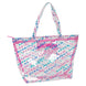 Vue rapprochée du design vibrant du sac de plage Barbie SAFTA avec ses poignées solides