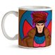 Vue latérale du mug Marvel Gambit montrant les détails du design et la forme ergonomique