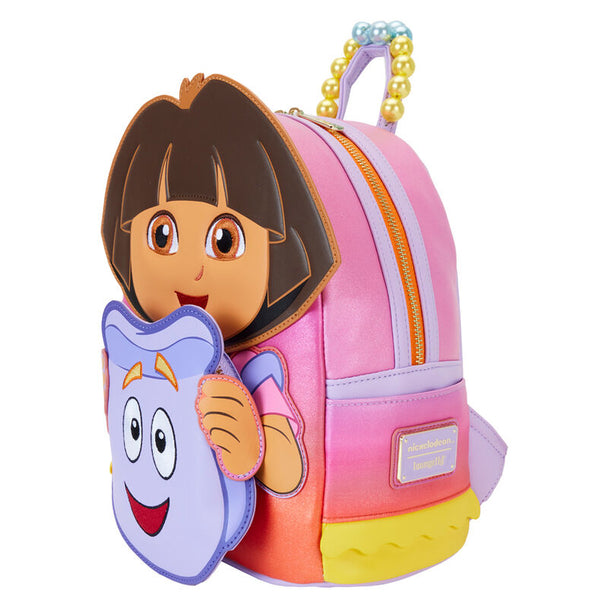 Gros plan sur les broderies et détails imprimés du sac à dos Dora the Explorer Loungefly