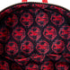 Sac à dos Loungefly Marvel Spider-Verse porté en situation urbaine par un fan