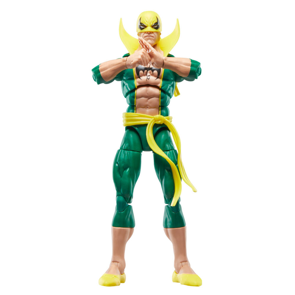 Vue de profil de la figurine Luke Cage Marvel mettant en valeur les muscles