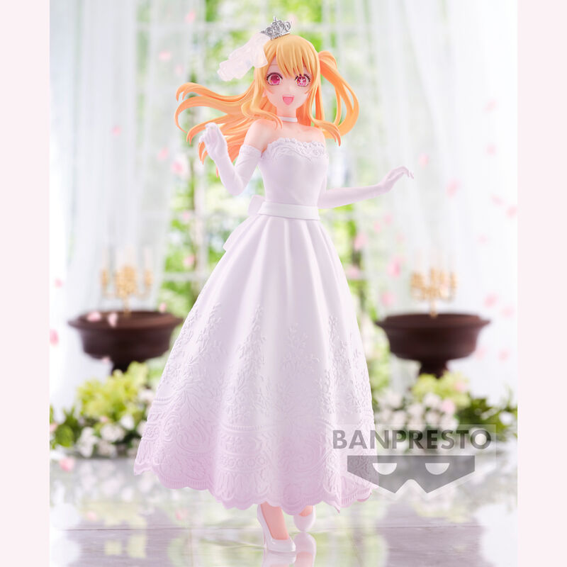 Vue latérale de la figurine Ruby Oshi No Ko en robe de mariée, mettant en valeur sa posture élégante