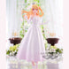 Vue latérale de la figurine Ruby Oshi No Ko en robe de mariée, mettant en valeur sa posture élégante