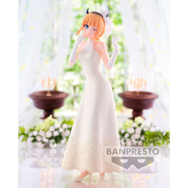 Détail de la robe de mariée de la figurine Oshi No Ko MeMcho avec accessoires et finition soignée