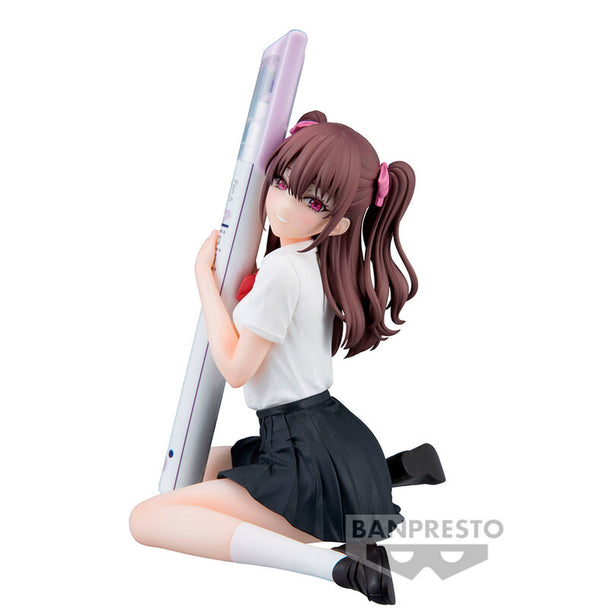 Détail de la figurine Makari Tachibana avec finition 2.5D et couleurs vives