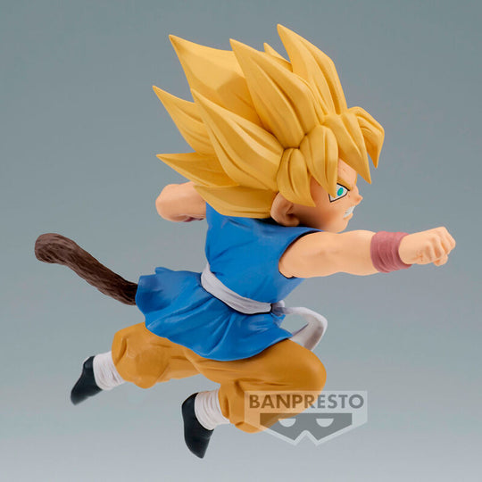 Figurine BANPRESTO Super 17 détaillée, couleur vive et finition soignée, vue latérale