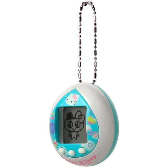 Vue rapprochée du Tamagotchi Hello Kitty bleu montrant les boutons de contrôle