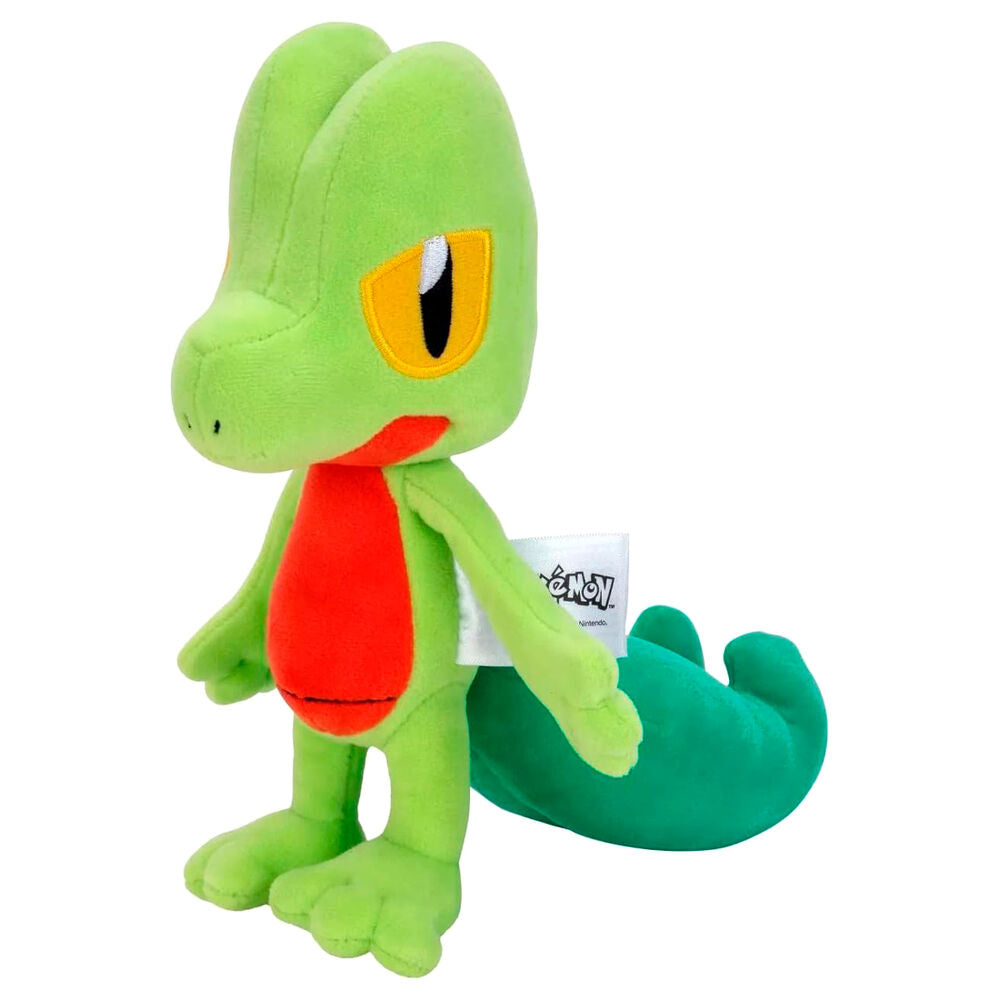Zoom sur la peluche Treecko JAZWARES montrant la texture douce et les finitions soignées
