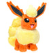 Peluche Flareon Pokémon posée sur un fond neutre mettant en valeur sa texture douce