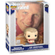 Photo rapprochée de la figurine Joe Montana POP FUNKO montrant les couleurs vives et le logo Sports Illustrated sur le socle