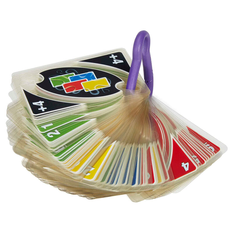 Clip de fixation pratique permettant d'attacher le jeu UNO H2O To Go à un sac de plage ou un sac à dos.