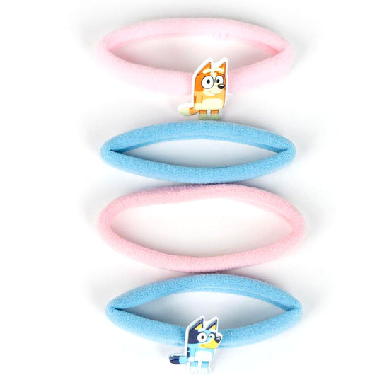 Set de 4 chouchous Bluey CERDÁ colorés pour enfants, présentés sur fond blanc, dimensions 7,4x12,5x2 cm