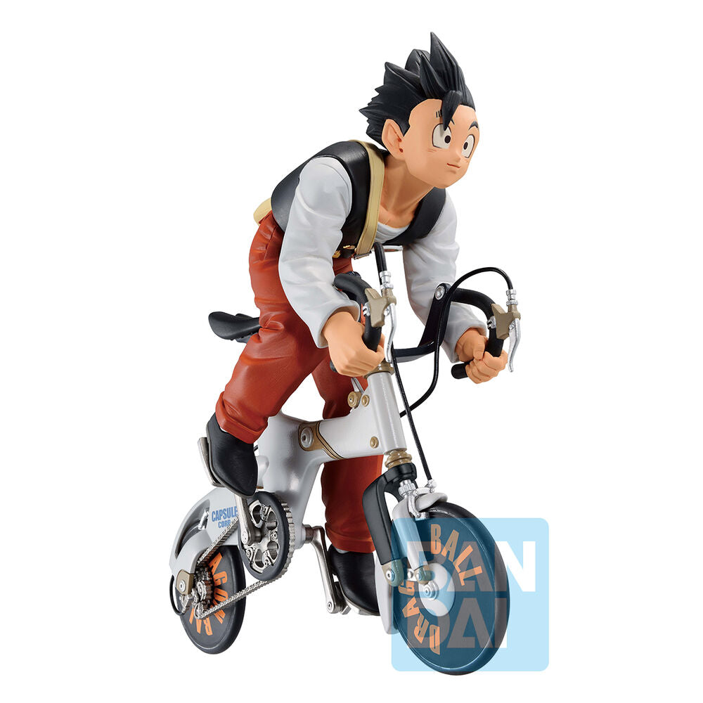 Vue arrière de la figurine Son Gohan 18cm mettant en valeur les détails du costume