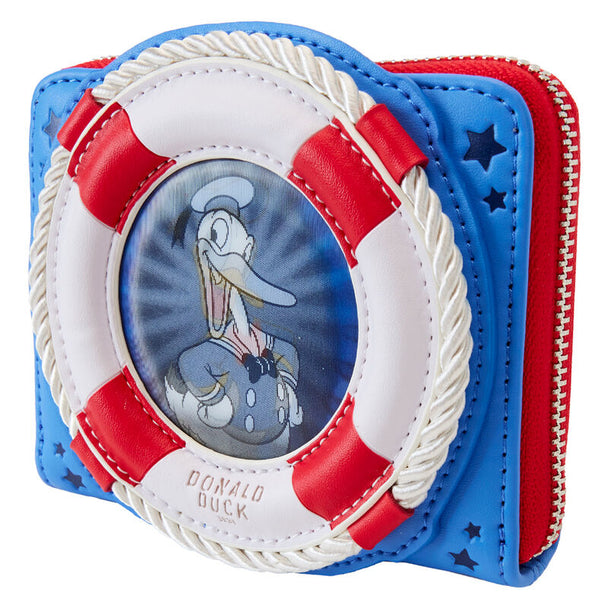 Détail du cuir vegan texturé et appliqués colorés sur le portefeuille Donald Duck Loungefly