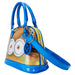 Gros plan sur la bandoulière ajustable et amovible du sac Loungefly Minions avec quincaillerie argentée
