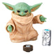 Figurine Grogu en position assise, illustrant sa flexibilité et ses articulations