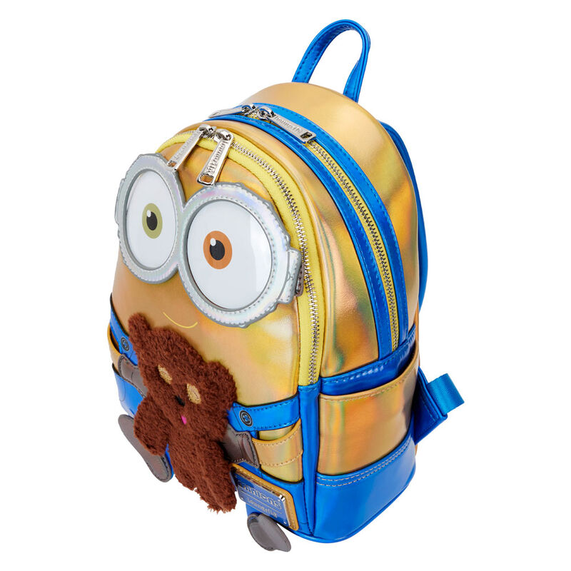 Détail des finitions argentées métalliques et de la texture iridescente du sac à dos Loungefly Minions