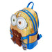Détail des finitions argentées métalliques et de la texture iridescente du sac à dos Loungefly Minions