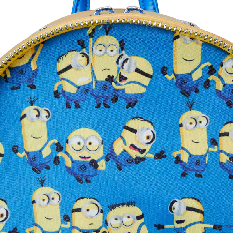 Sac à dos Loungefly Minions Bob porté sur le dos, illustrant son confort et son design unique