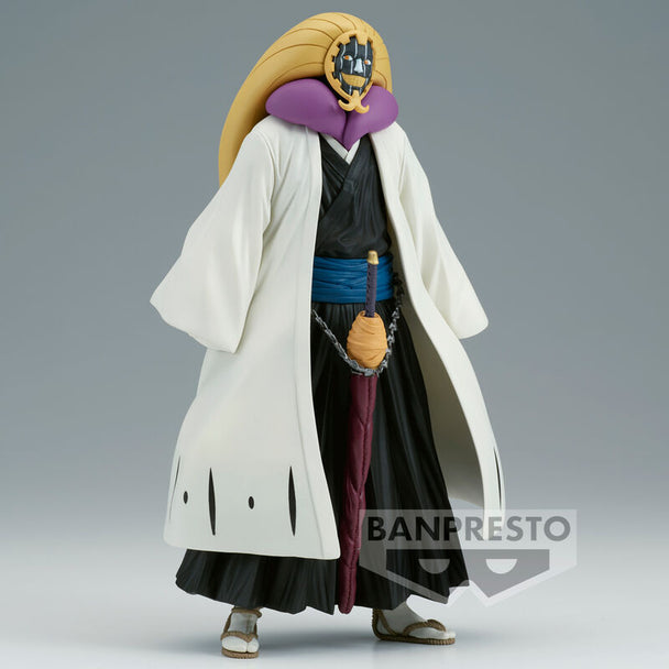 Vue latérale de la figurine Mayuri Kurotsuchi Solid and Souls par BANPRESTO