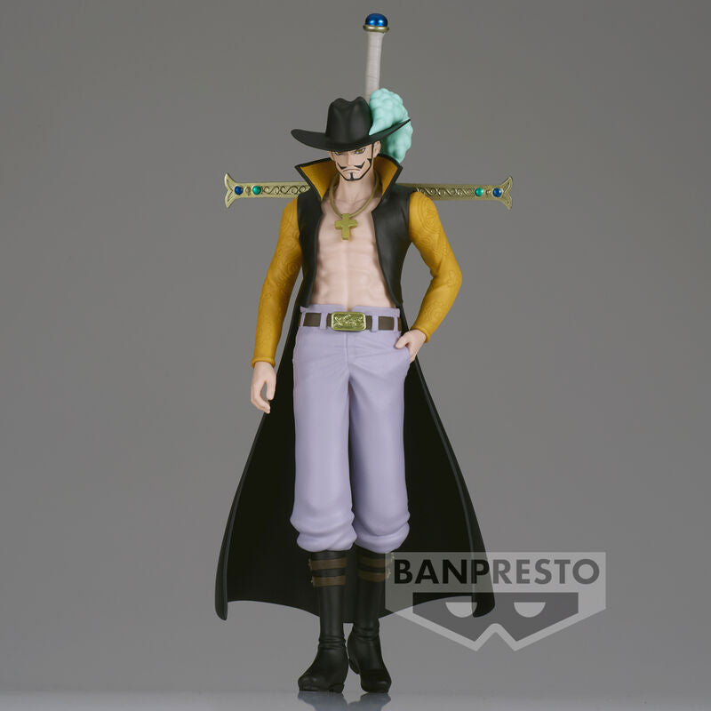 Détail du visage de la figurine Dracule Mihawk BANPRESTO avec expression sérieuse et regard perçant