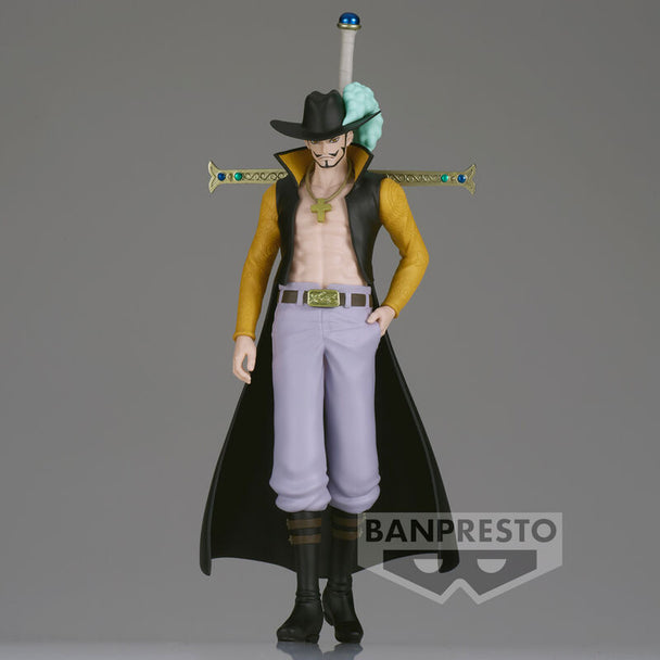 Détail du visage de la figurine Dracule Mihawk BANPRESTO avec expression sérieuse et regard perçant