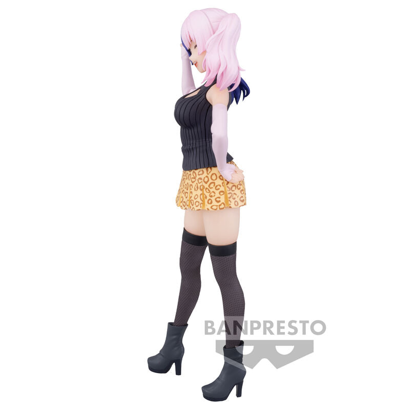 Gros plan sur le visage expressif et les finitions brillantes de la figurine Nagomi