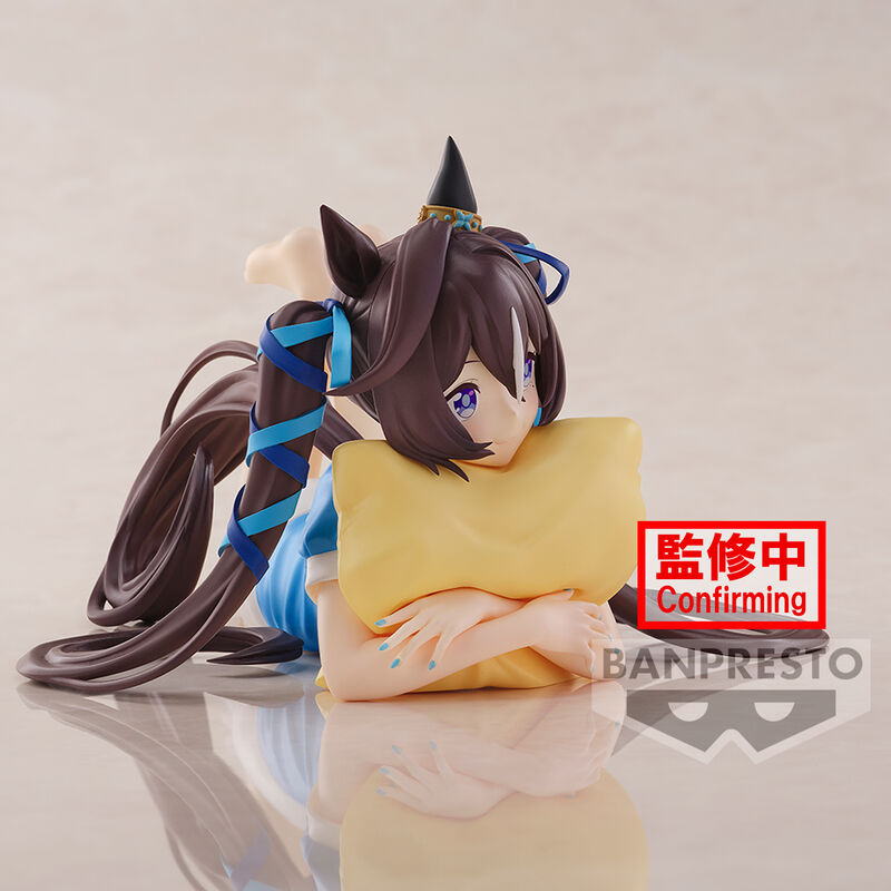 Gros plan sur le visage expressif de la figurine Vivlos de la série Umamusume Pretty Derby