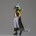 Vue arrière de la figurine Dracule Mihawk One Piece mettant en avant la cape et la texture des vêtements