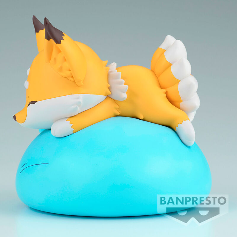 Ensemble des deux figurines Rimuru et Kumara posées côte à côte sur fond neutre