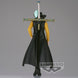 Zoom sur la base de la figurine Dracule Mihawk avec logo BANPRESTO et finition soignée