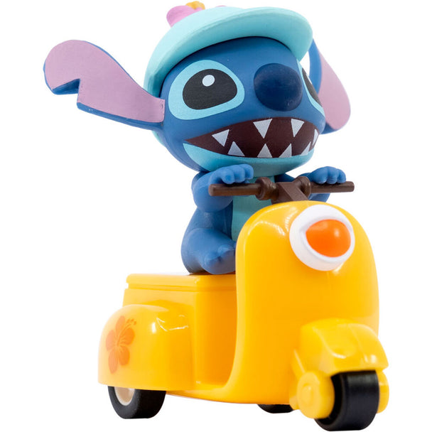 Zoom sur la figurine Stitch YUME TOYS montrant ses grandes oreilles bleues et yeux expressifs