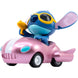 Figurine Stitch assortie présentée avec un objet de référence pour montrer sa taille compacte
