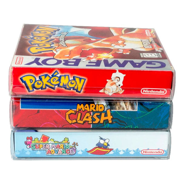 Vue rapprochée d'un protège-jeu EVORETRO montrant la protection anti-rayures pour cartouches Game Boy
