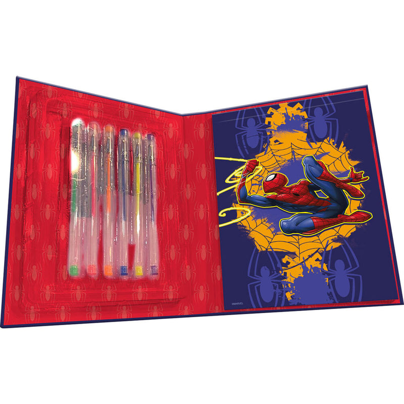 Zoom sur les stylos gel colorés et le carnet du set papeterie Marvel Spiderman pour enfants