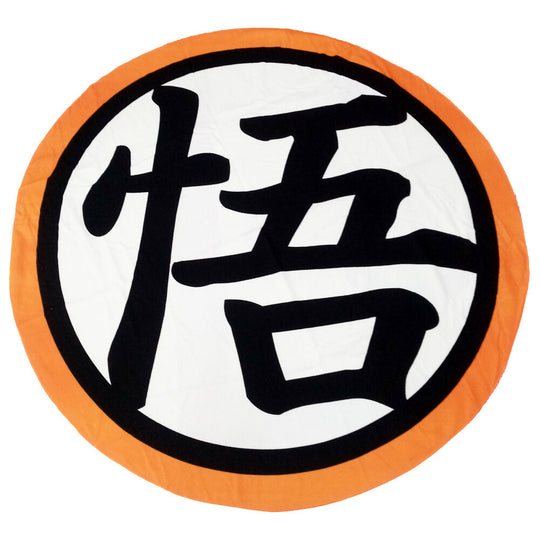 Serviette microfibre Dragon Ball de 130cm déployée sur le sable avec logo TOEI ANIMATION visible