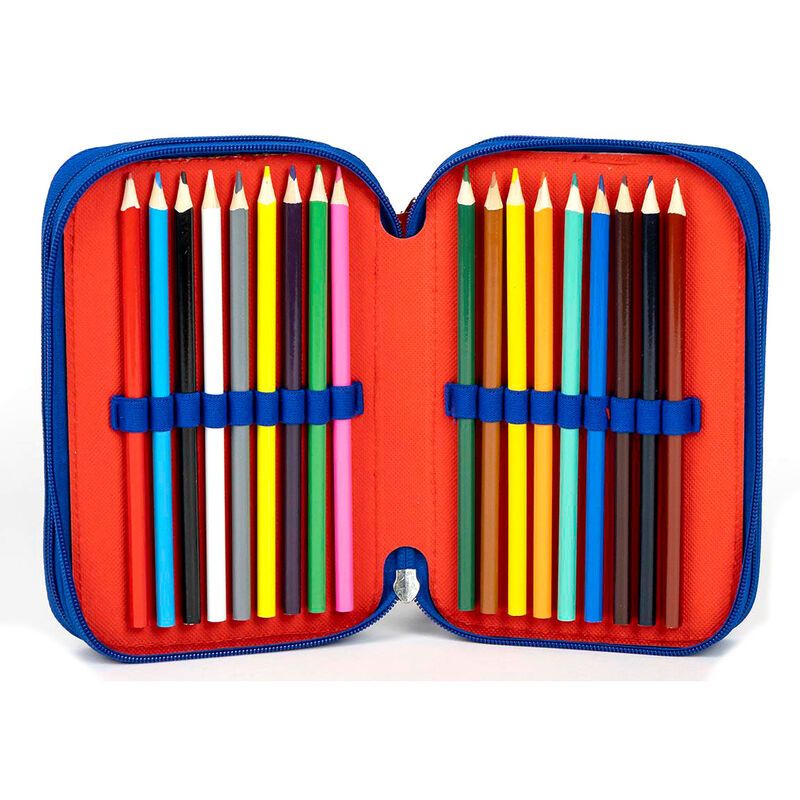 Image de la trousse portée dans un sac à dos, démontrant sa taille compacte