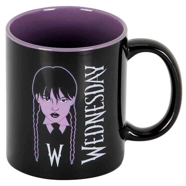 Profil latéral du mug Wednesday Braid montrant sa forme ergonomique