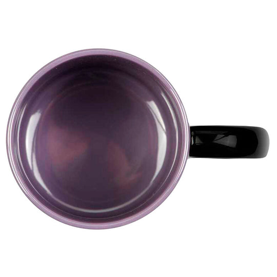 Gros plan sur le motif tressé du mug Wednesday Braid KARACTERMANIA