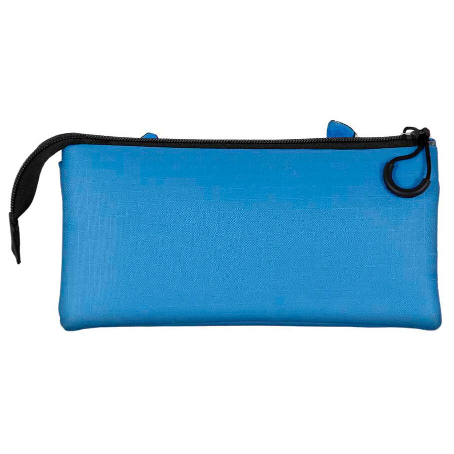 Détail du design Stitch coloré sur la trousse triple de marque KARACTERMANIA